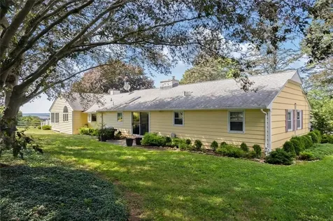 26 Westwood Drive Portsmouth RI 02871