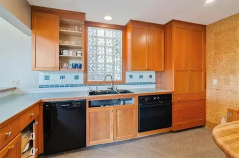 26 Westwood Drive Portsmouth RI 02871