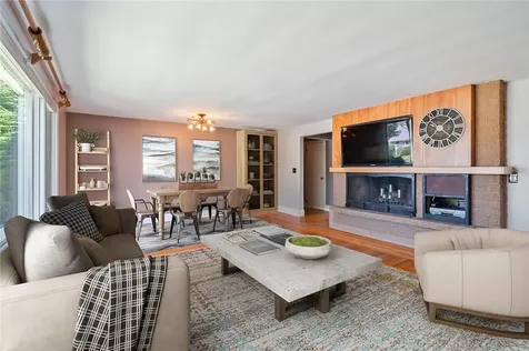 26 Westwood Drive Portsmouth RI 02871