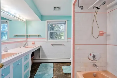 26 Westwood Drive Portsmouth RI 02871