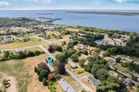 26 Westwood Drive Portsmouth RI 02871