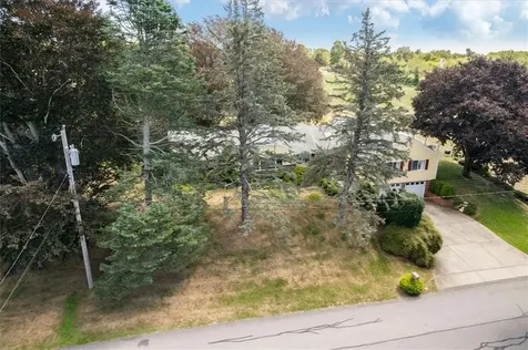 26 Westwood Drive Portsmouth RI 02871