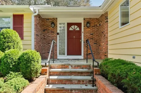 26 Westwood Drive Portsmouth RI 02871