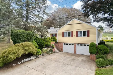 26 Westwood Drive Portsmouth RI 02871