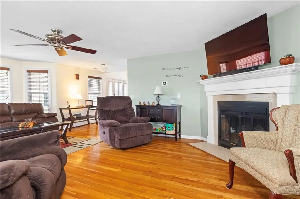 24 Pond Court North Providence RI 02904