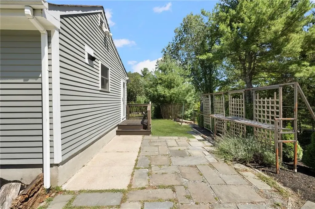 222 Old County Road Smithfield RI 02917