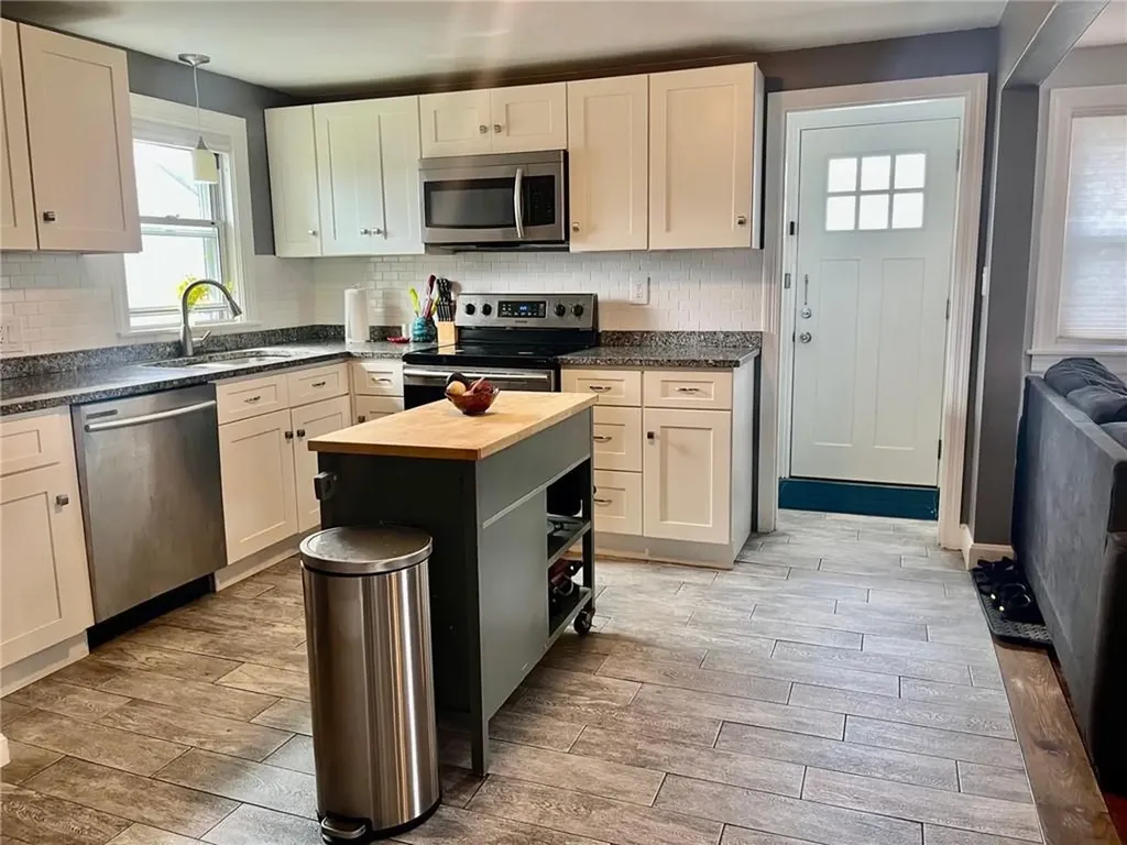 17 Maplewood Drive Pawtucket RI 02861