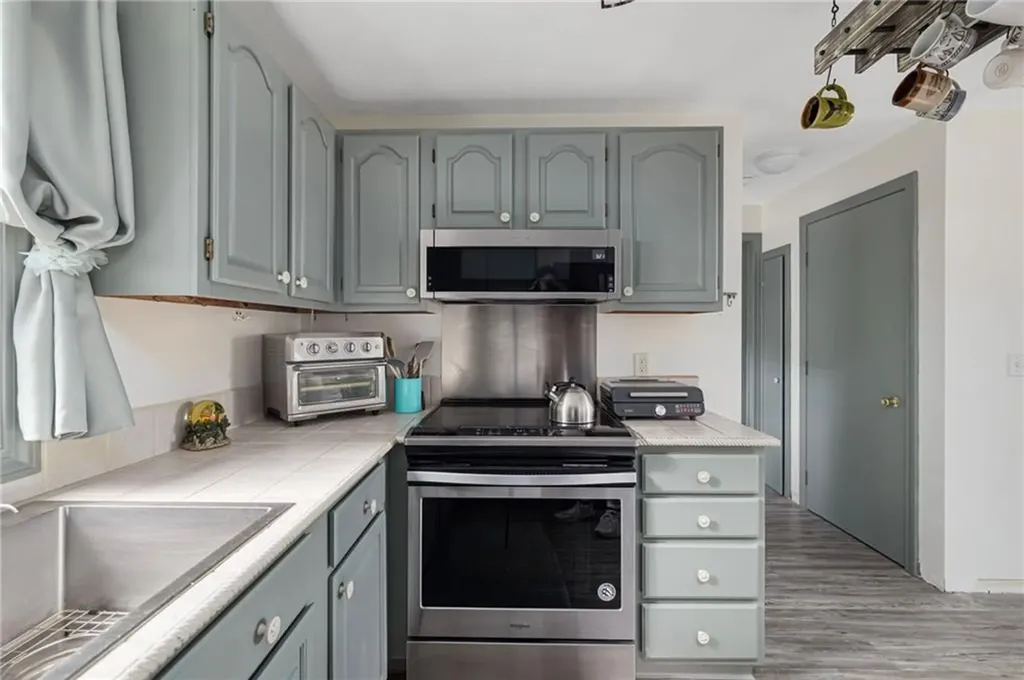 7 Belvedere Drive Bristol RI 02809