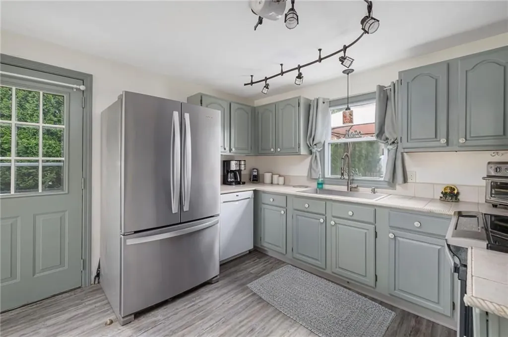 7 Belvedere Drive Bristol RI 02809