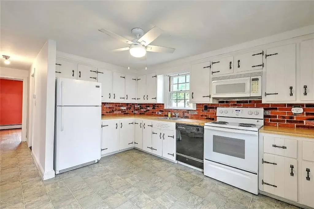 15 River Road Lincoln RI 02865