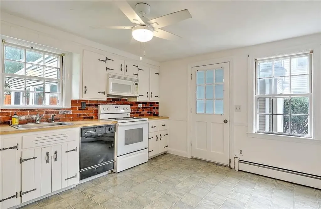15 River Road Lincoln RI 02865