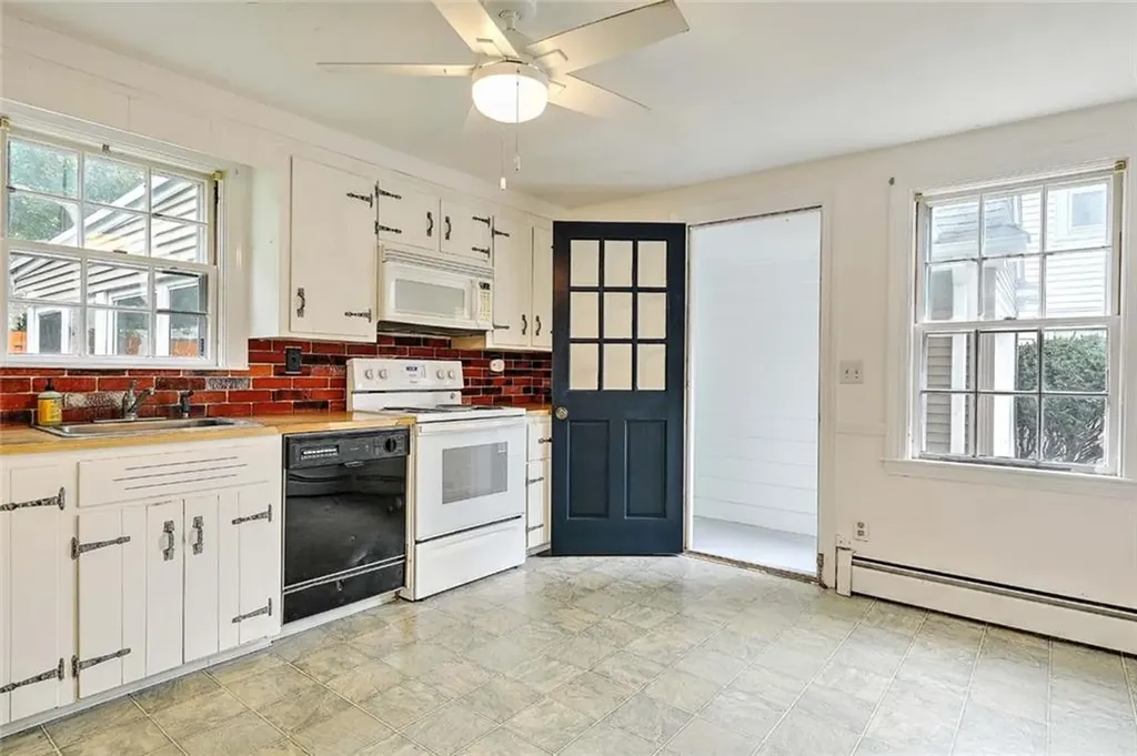 15 River Road Lincoln RI 02865