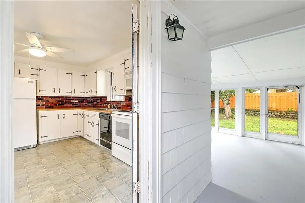 15 River Road Lincoln RI 02865