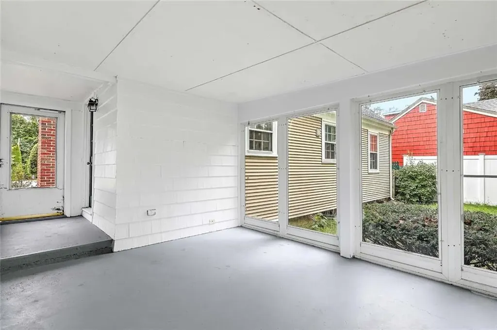 15 River Road Lincoln RI 02865