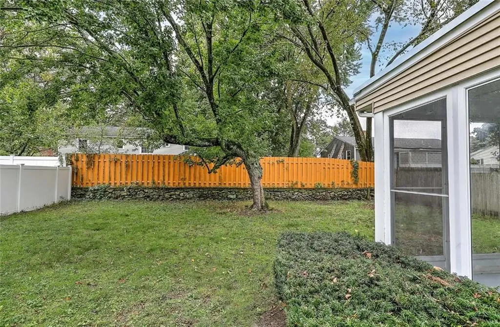 15 River Road Lincoln RI 02865