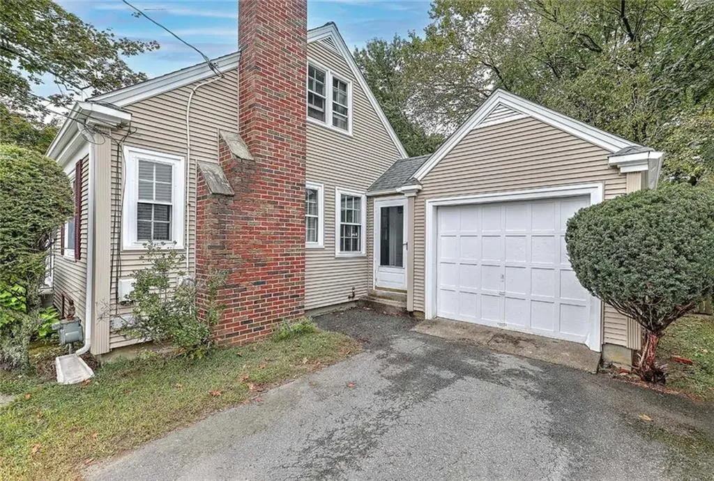 15 River Road Lincoln RI 02865