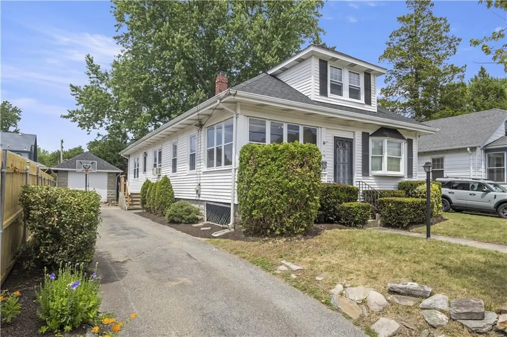 68 Friendly Road Cranston RI 02910