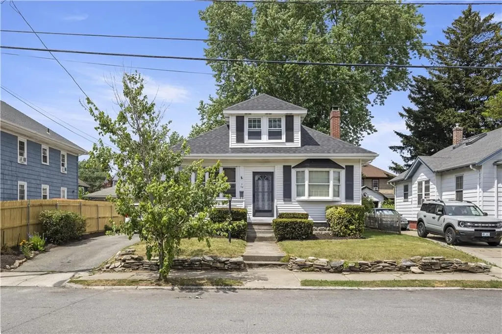 68 Friendly Road Cranston RI 02910
