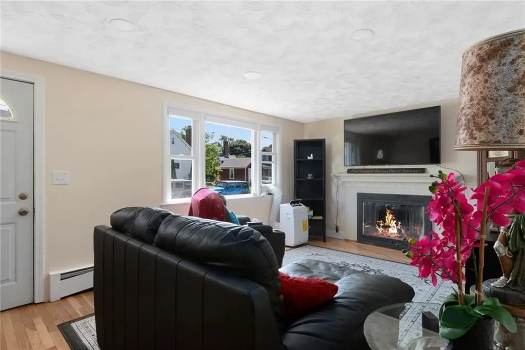 75 Autumn Street Cranston RI 02910