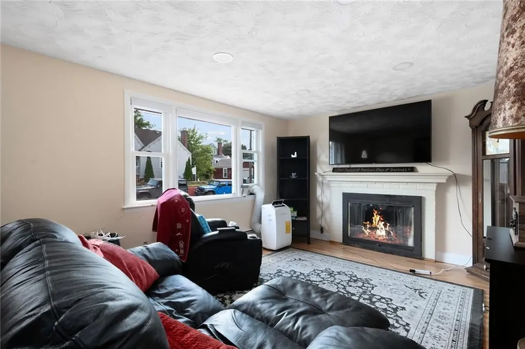 75 Autumn Street Cranston RI 02910