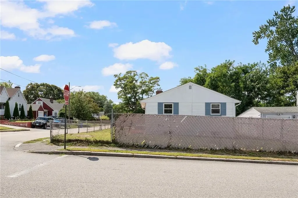 75 Autumn Street Cranston RI 02910