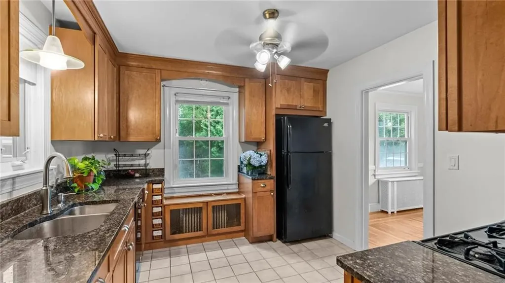 55 Massasoit Avenue Barrington RI 02806