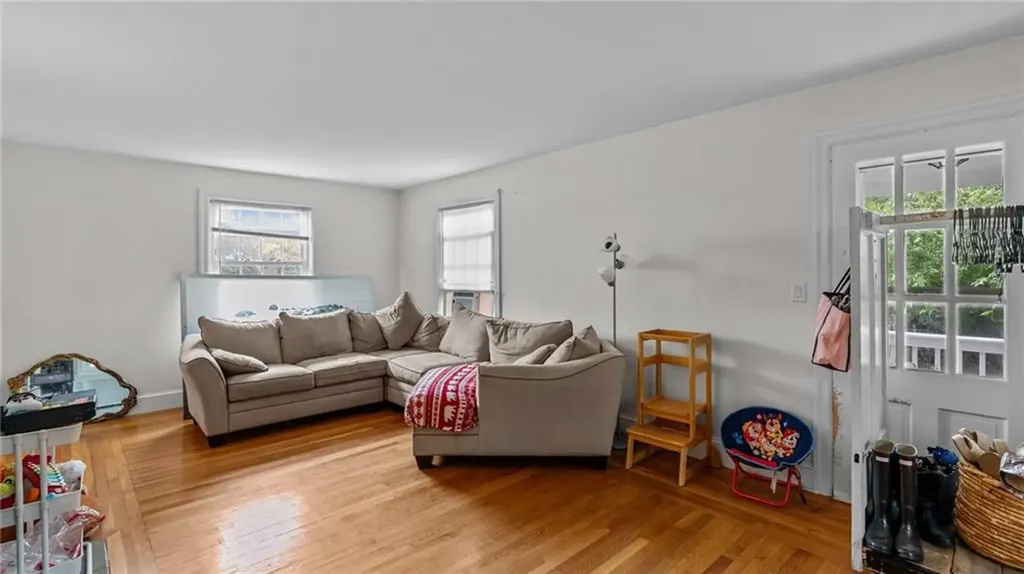 55 Massasoit Avenue Barrington RI 02806