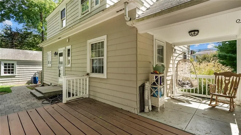 55 Massasoit Avenue Barrington RI 02806