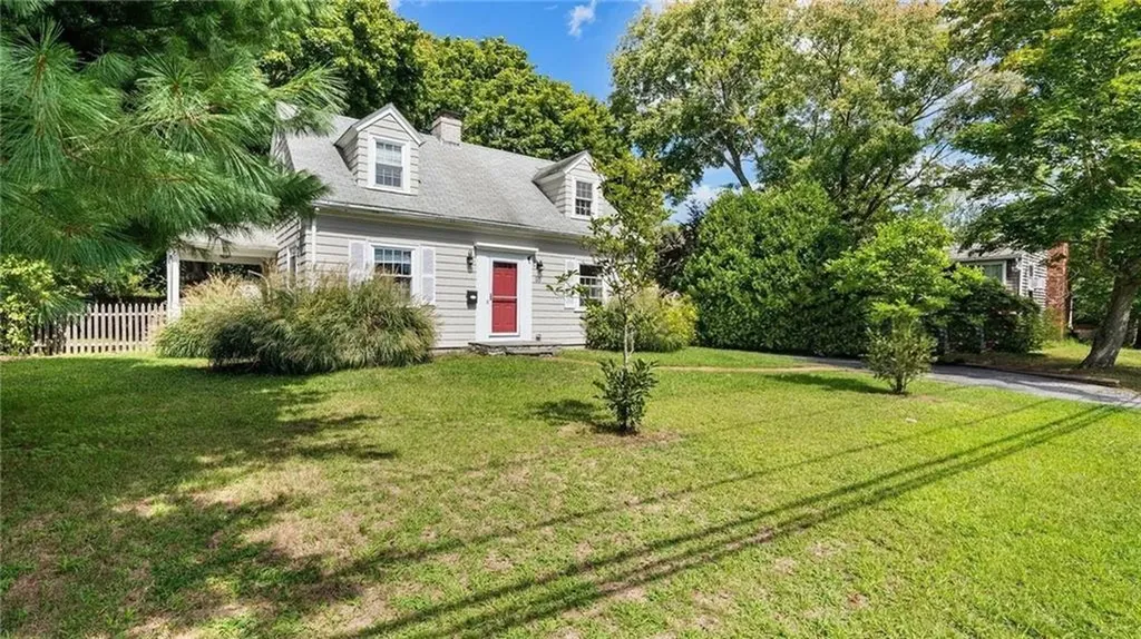 55 Massasoit Avenue Barrington RI 02806