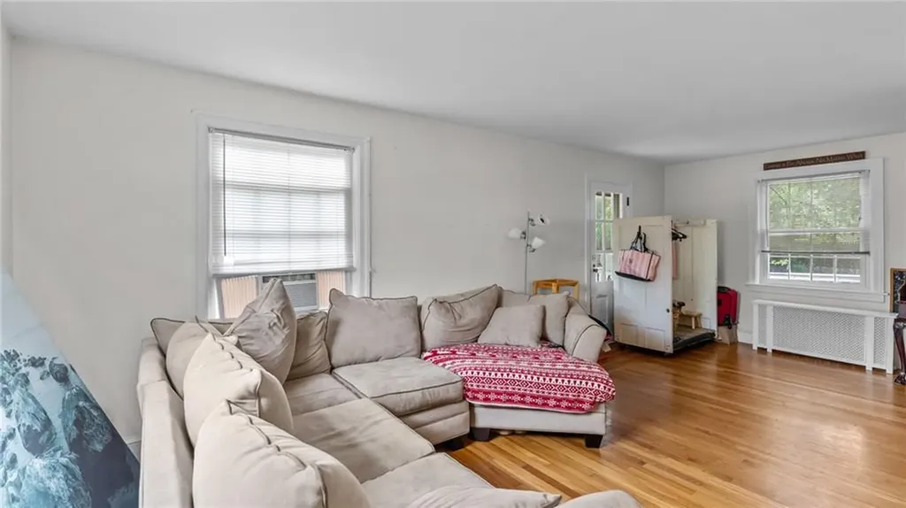 55 Massasoit Avenue Barrington RI 02806