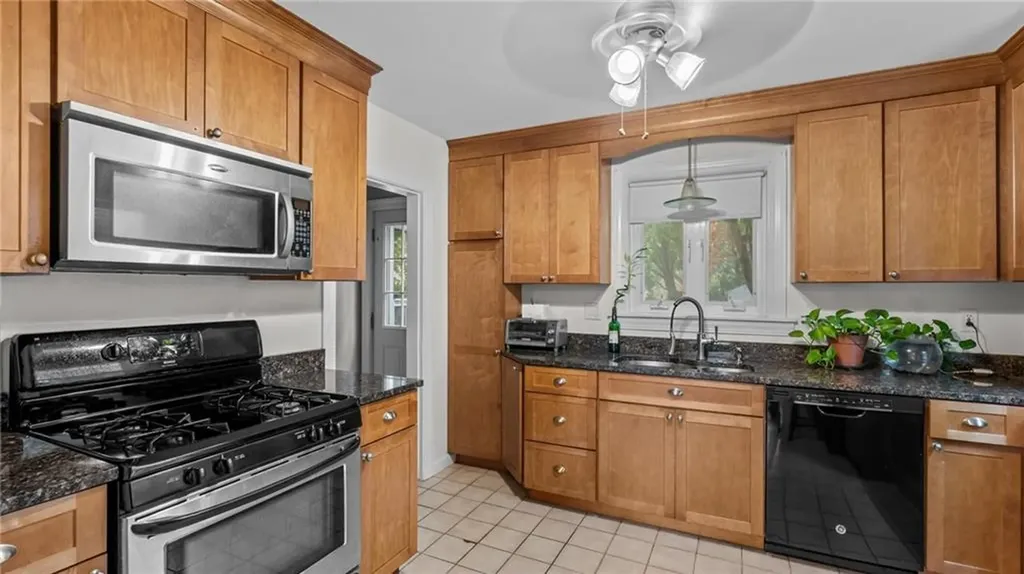 55 Massasoit Avenue Barrington RI 02806