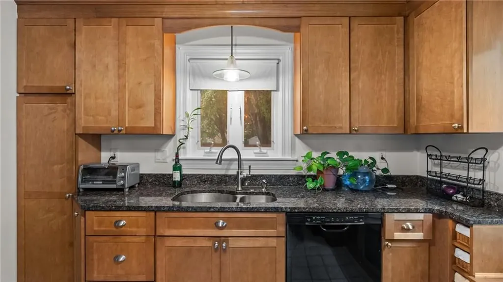 55 Massasoit Avenue Barrington RI 02806