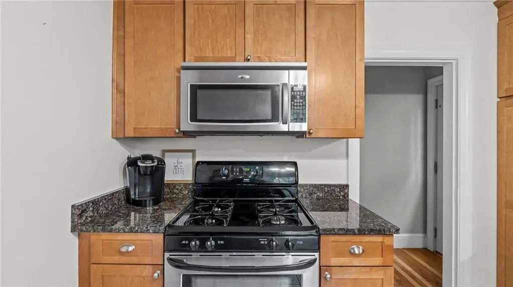 55 Massasoit Avenue Barrington RI 02806