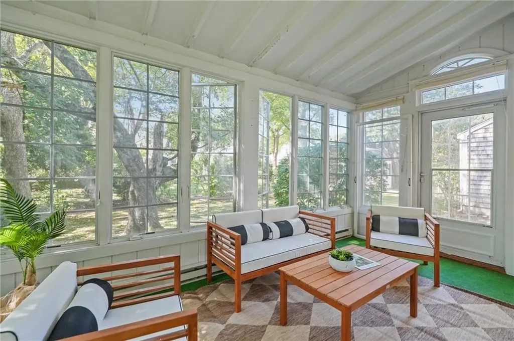 6 Lafayette Road Barrington RI 02806