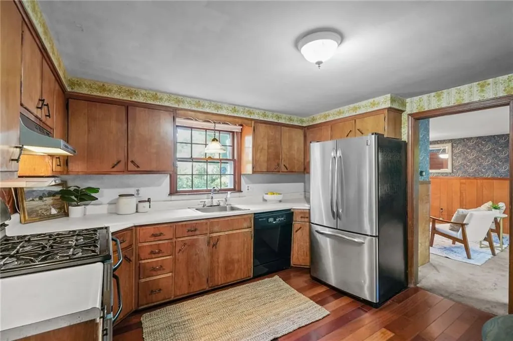 6 Lafayette Road Barrington RI 02806