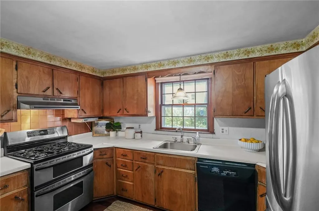 6 Lafayette Road Barrington RI 02806
