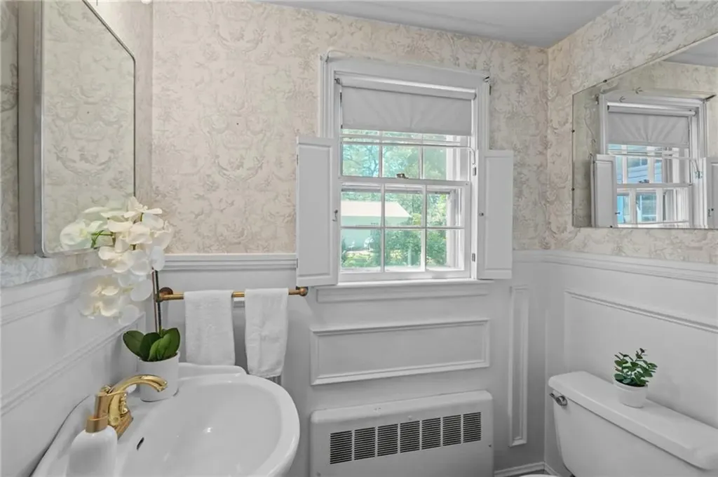 6 Lafayette Road Barrington RI 02806