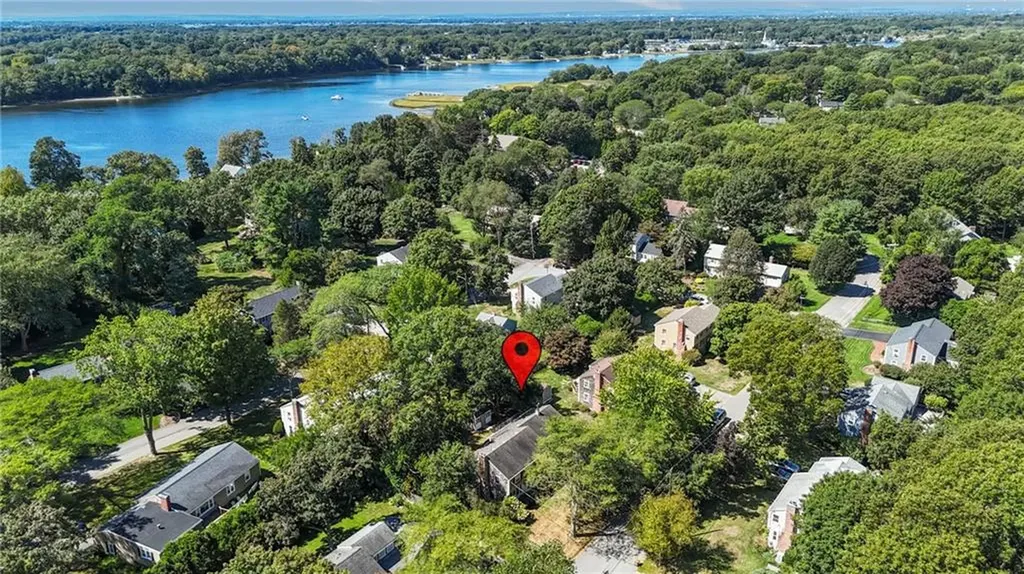 6 Lafayette Road Barrington RI 02806