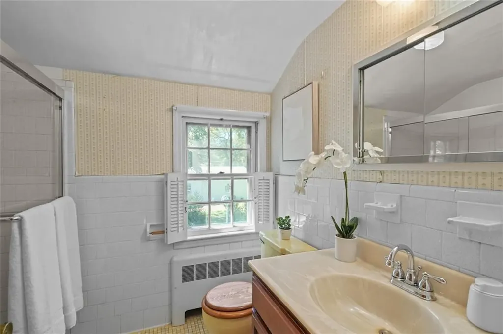 6 Lafayette Road Barrington RI 02806