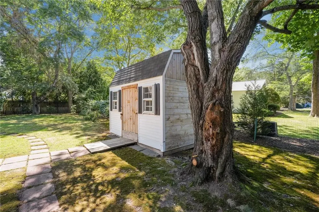 6 Lafayette Road Barrington RI 02806