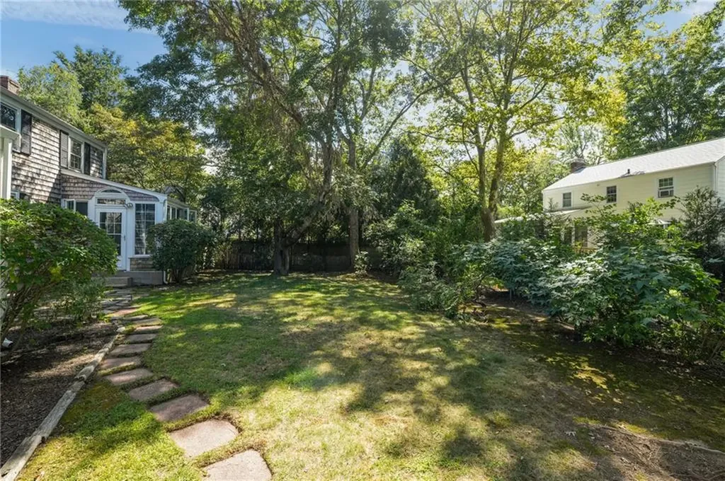 6 Lafayette Road Barrington RI 02806
