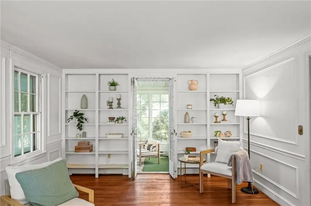 6 Lafayette Road Barrington RI 02806