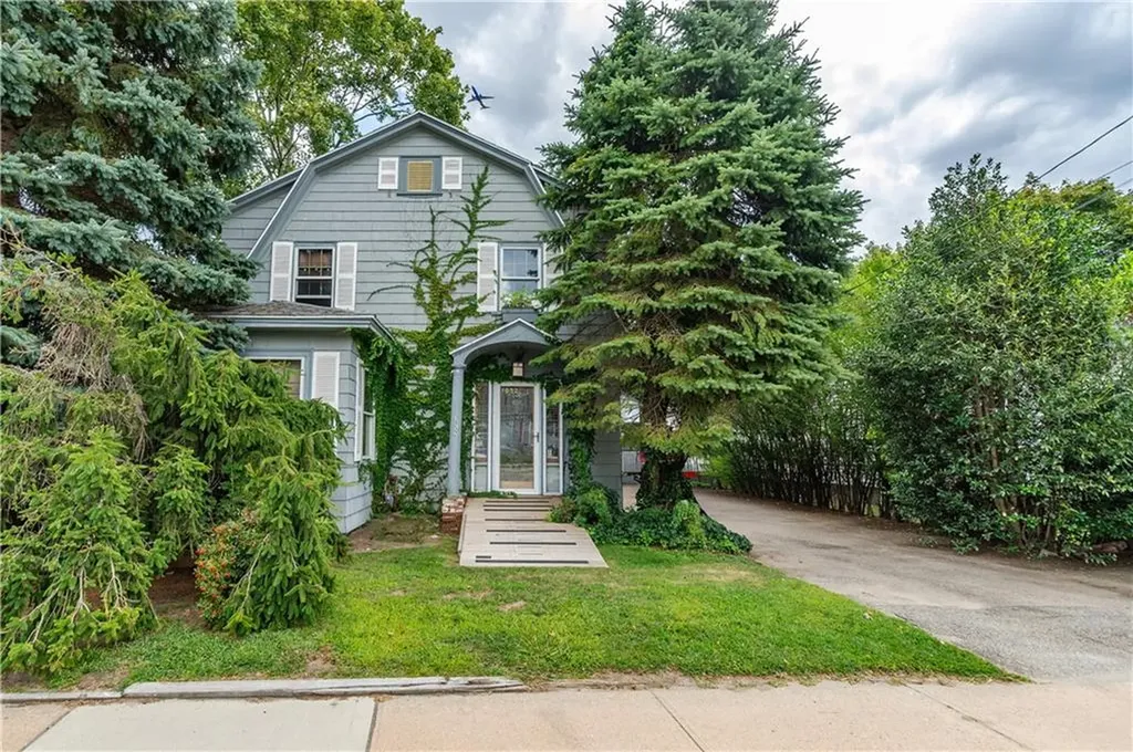 1052 Post Road Warwick RI 02888