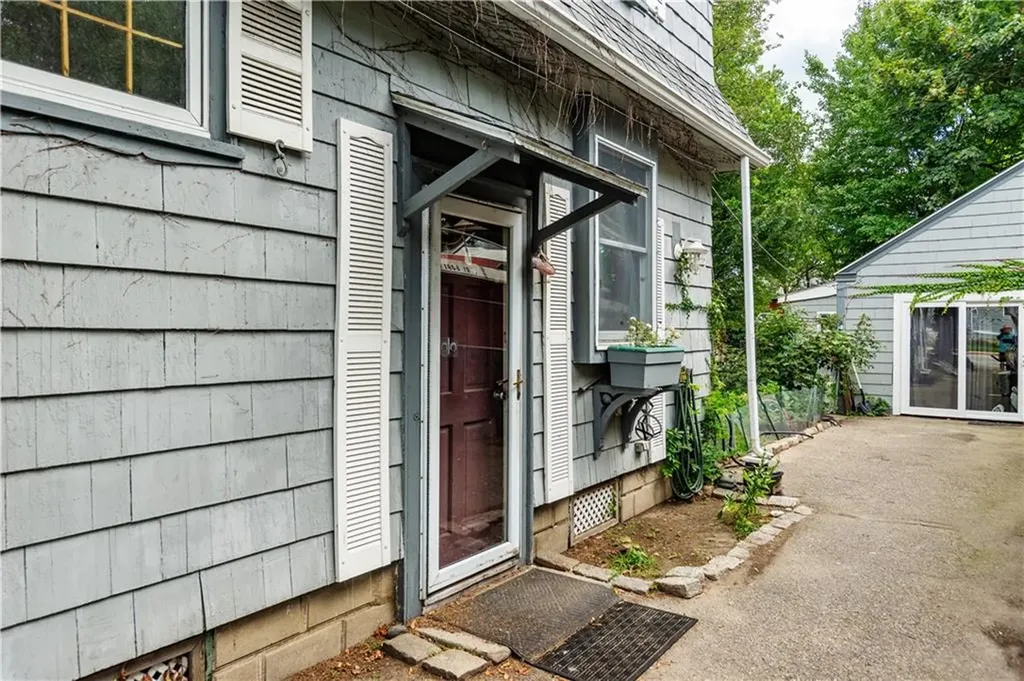 1052 Post Road Warwick RI 02888