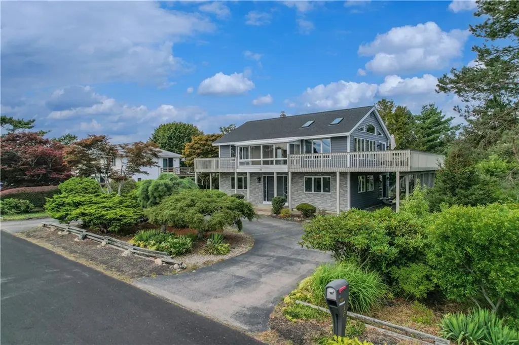 27 Foster Lane Narragansett RI 02882