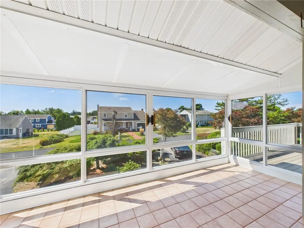 27 Foster Lane Narragansett RI 02882