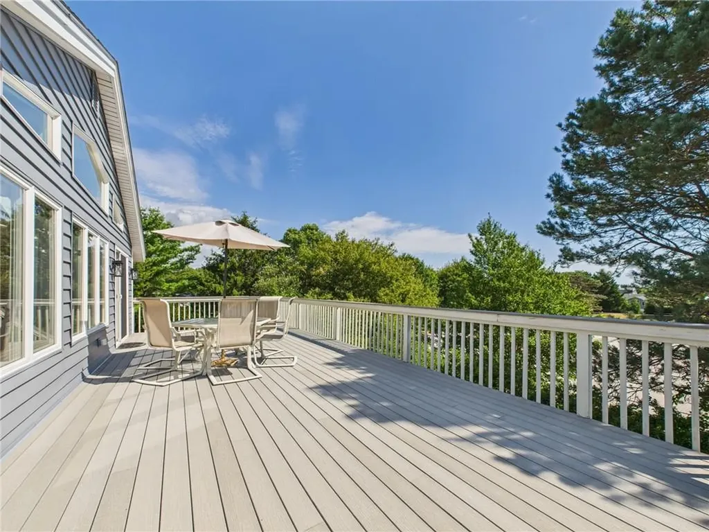 27 Foster Lane Narragansett RI 02882