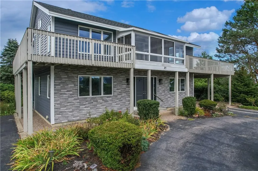 27 Foster Lane Narragansett RI 02882