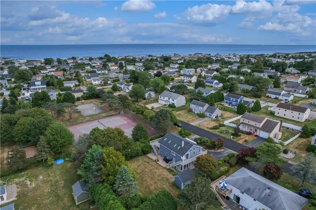 27 Foster Lane Narragansett RI 02882
