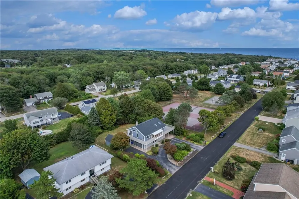 27 Foster Lane Narragansett RI 02882